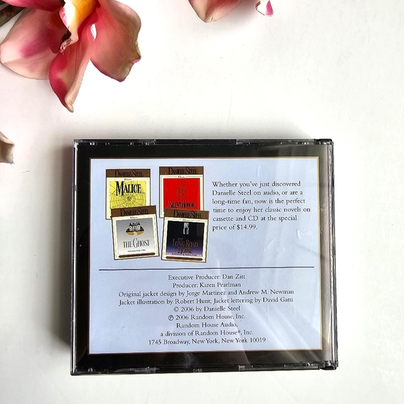 Danielle Steel - Coming Out Read By David Garrison 4 CDs Set Unabridged, 5 Hours - Picture 3 of 8